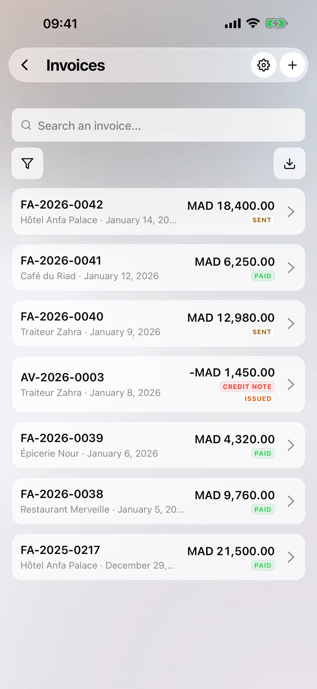 Sales invoices in the React Box mobile app, each with its status and due date.