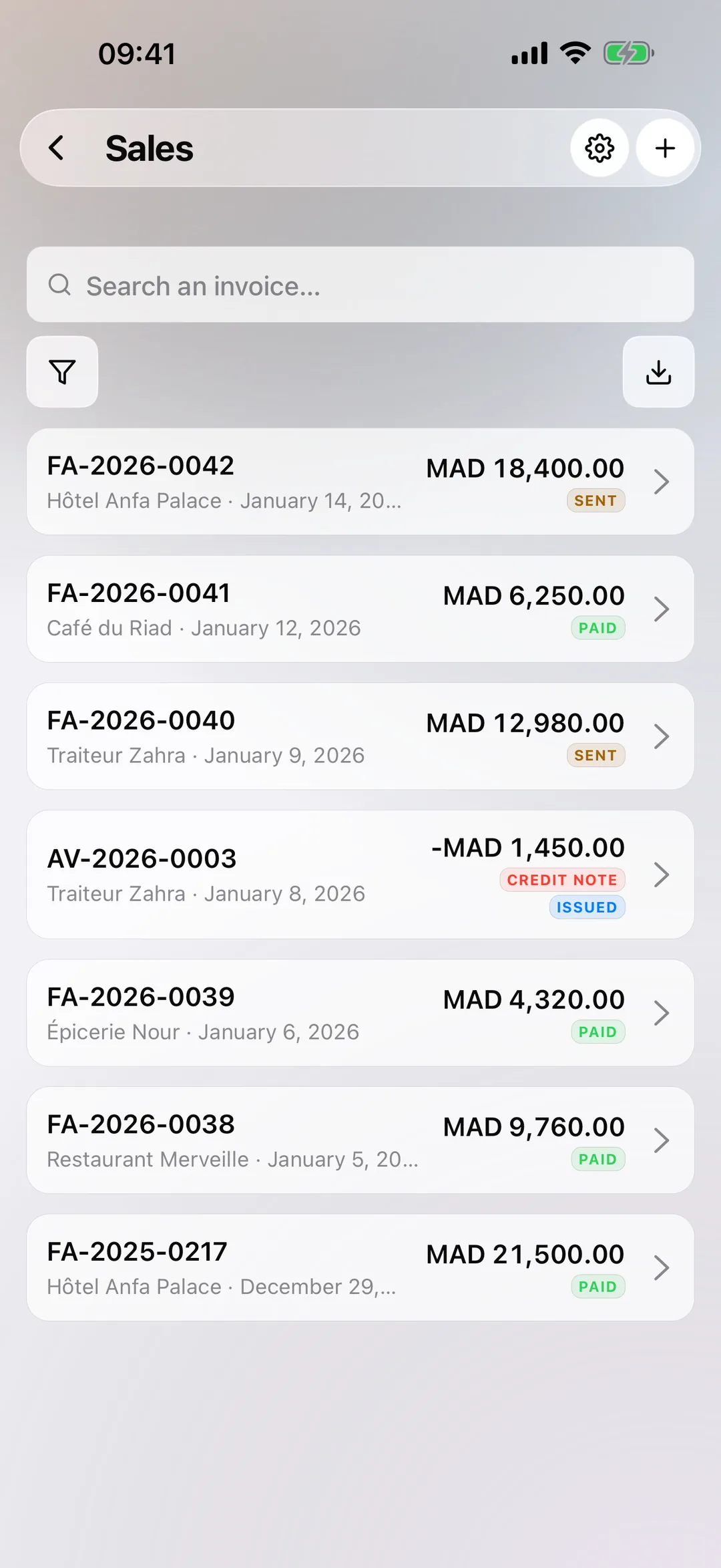 Sales invoices in the React Box mobile app, each with its status and due date.
