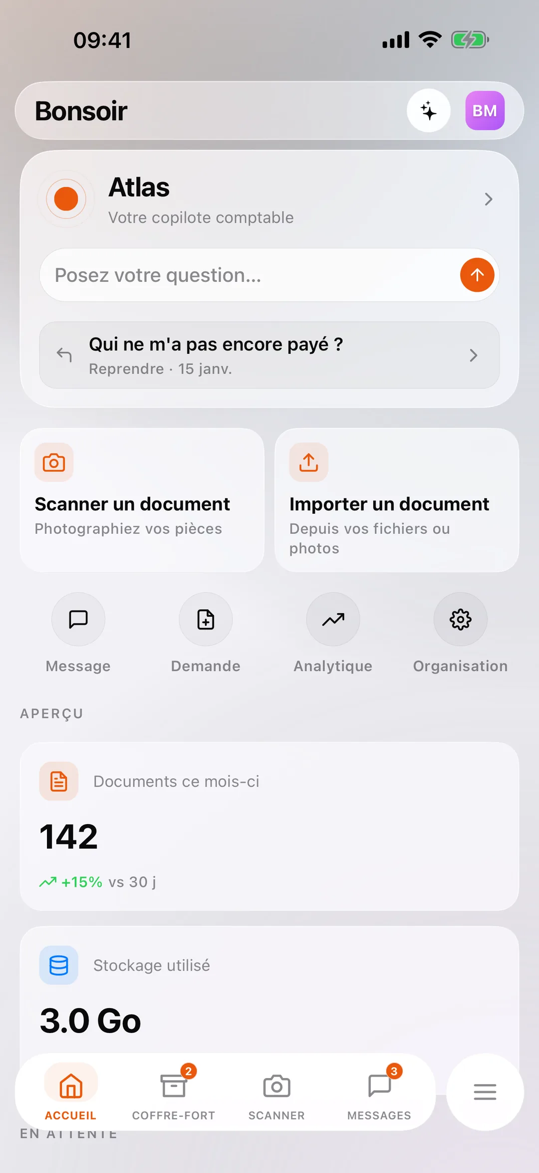 L'accueil de l'application mobile React Box : Atlas en tête, le scan et l'import d'un document, et les compteurs du mois.