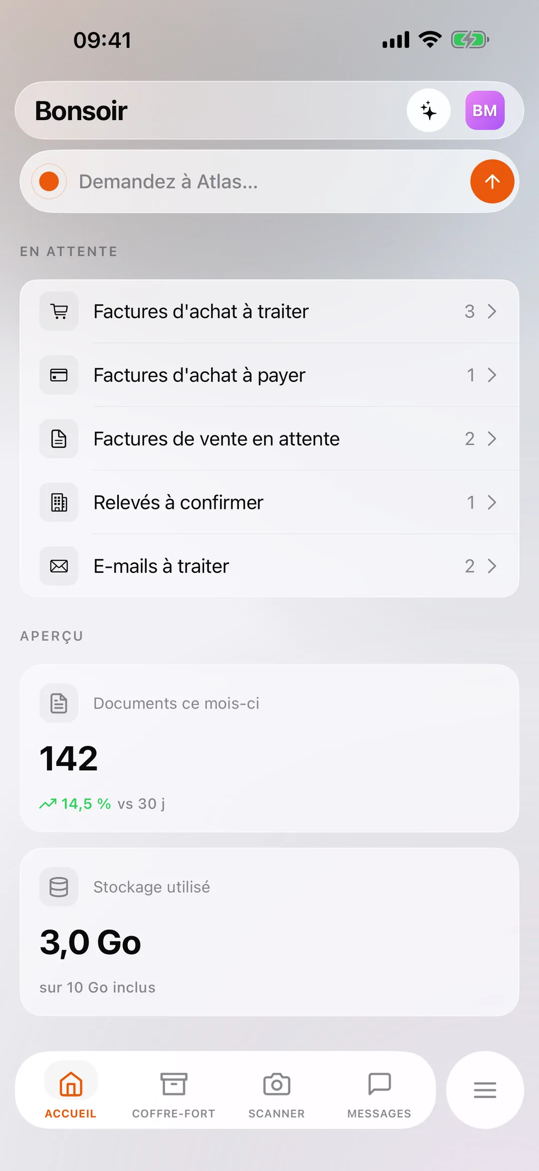 L'accueil de l'application mobile React Box : Atlas en tête, le scan et l'import d'un document, et les compteurs du mois.