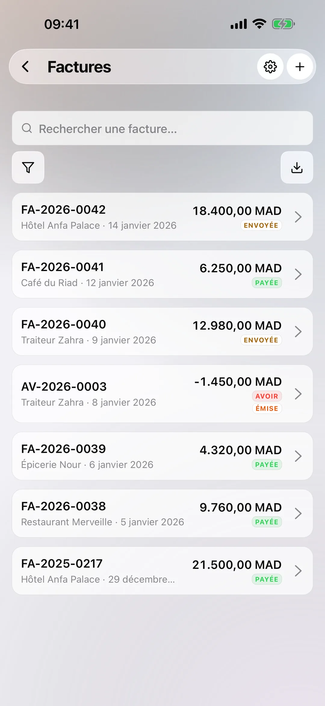 Les factures de vente dans l'application mobile React Box, avec leur statut et leur échéance.