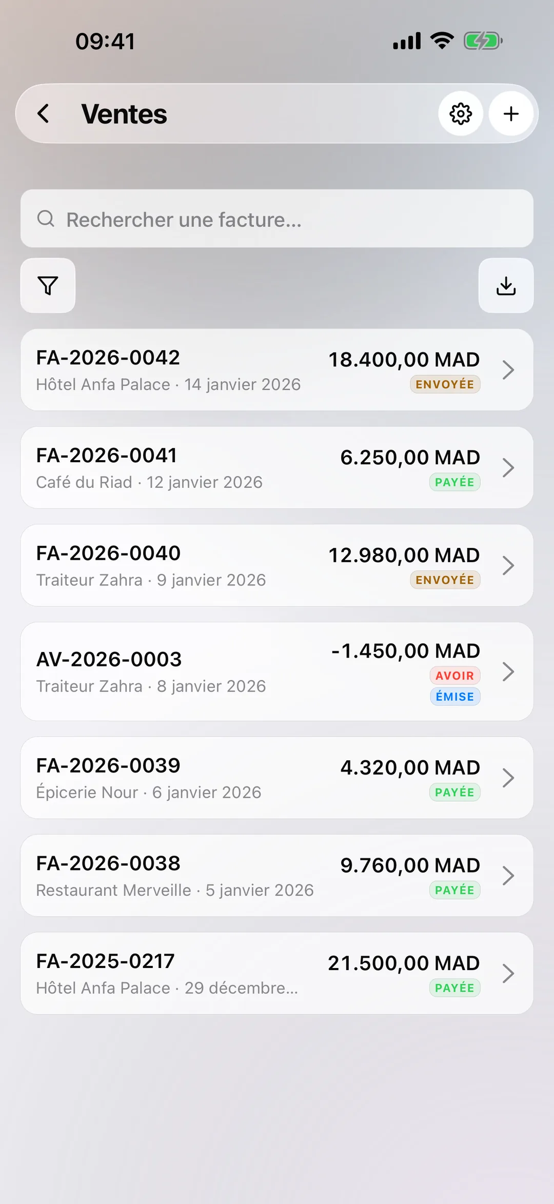 Les factures de vente dans l'application mobile React Box, avec leur statut et leur échéance.