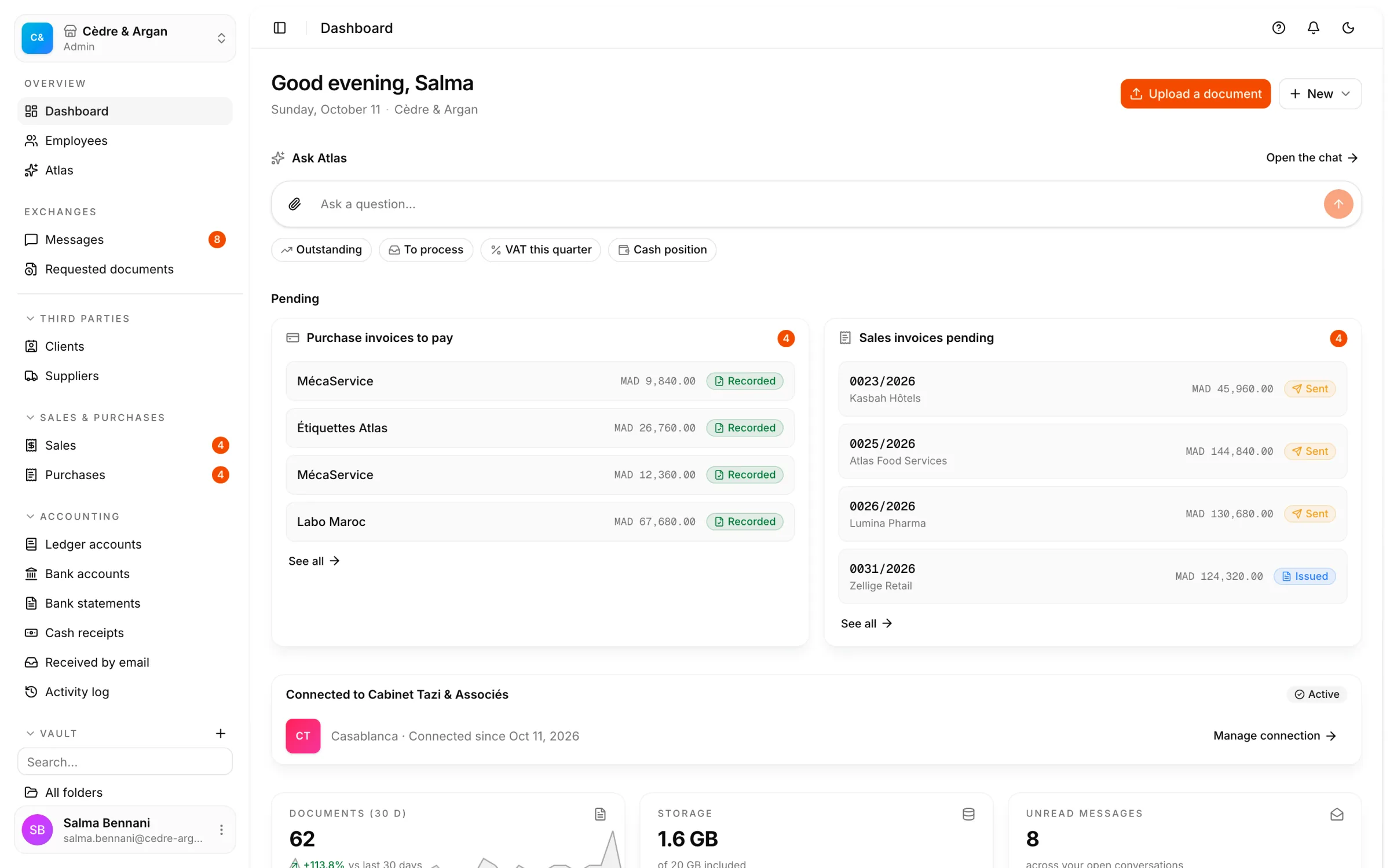 The React Box dashboard: the question asked to Atlas, the month's documents, storage in use, and the purchase and sales invoices waiting for an action.