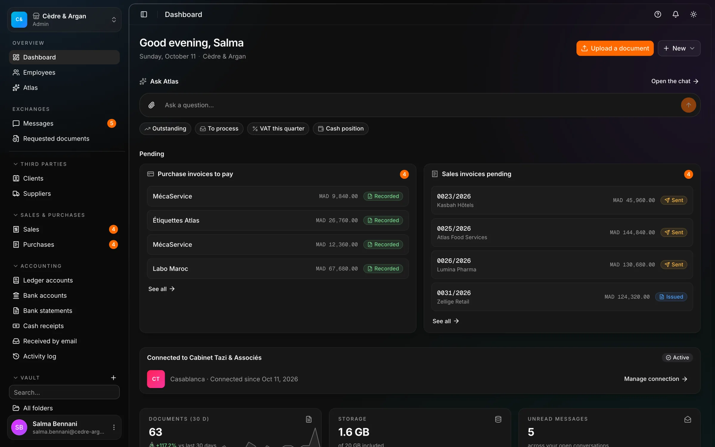 The React Box dashboard: the question asked to Atlas, the month's documents, storage in use, and the purchase and sales invoices waiting for an action.