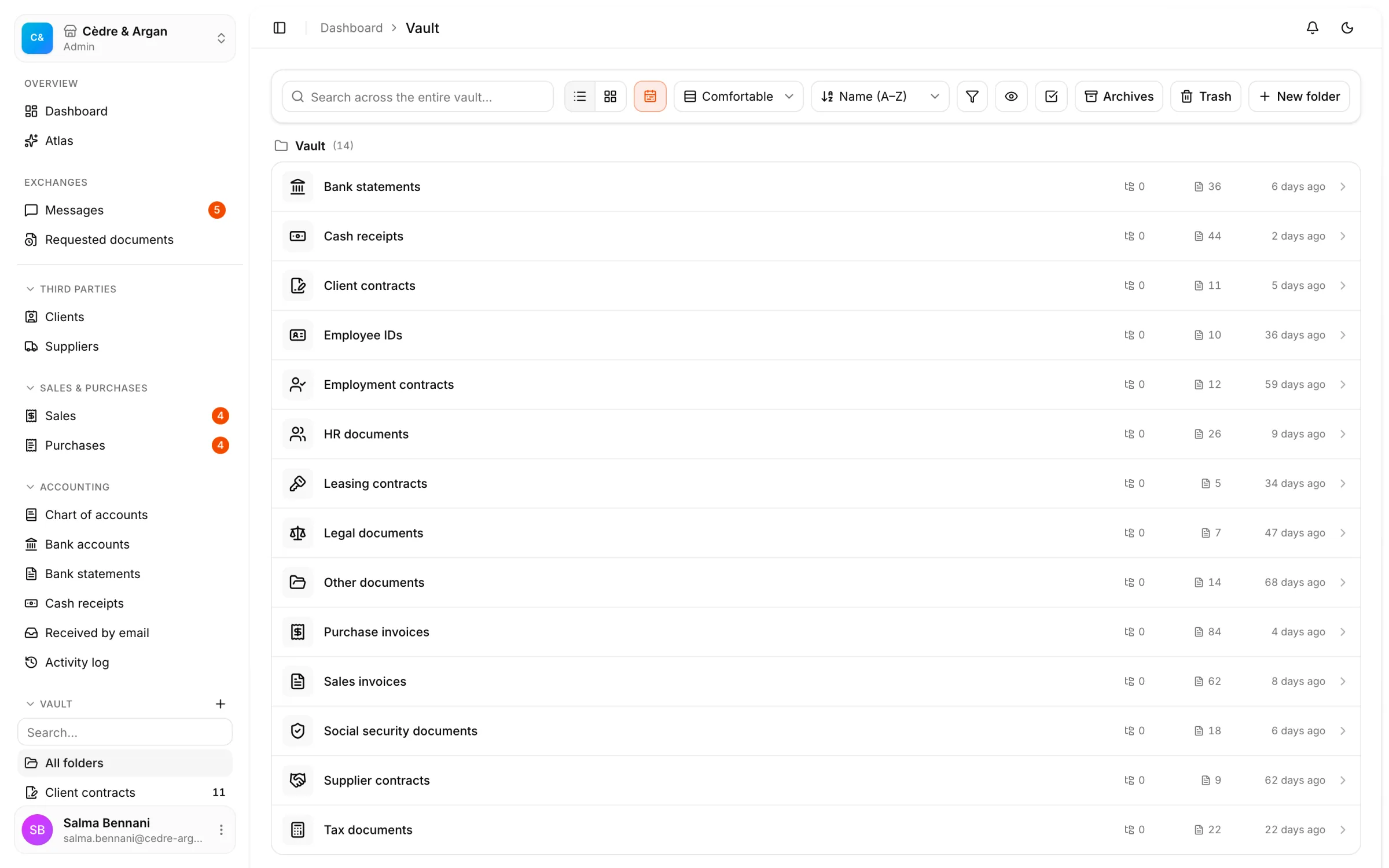The React Box vault: Contracts, Tax documents, Purchase and Sales invoice folders, each with its document count and the date of its latest upload.