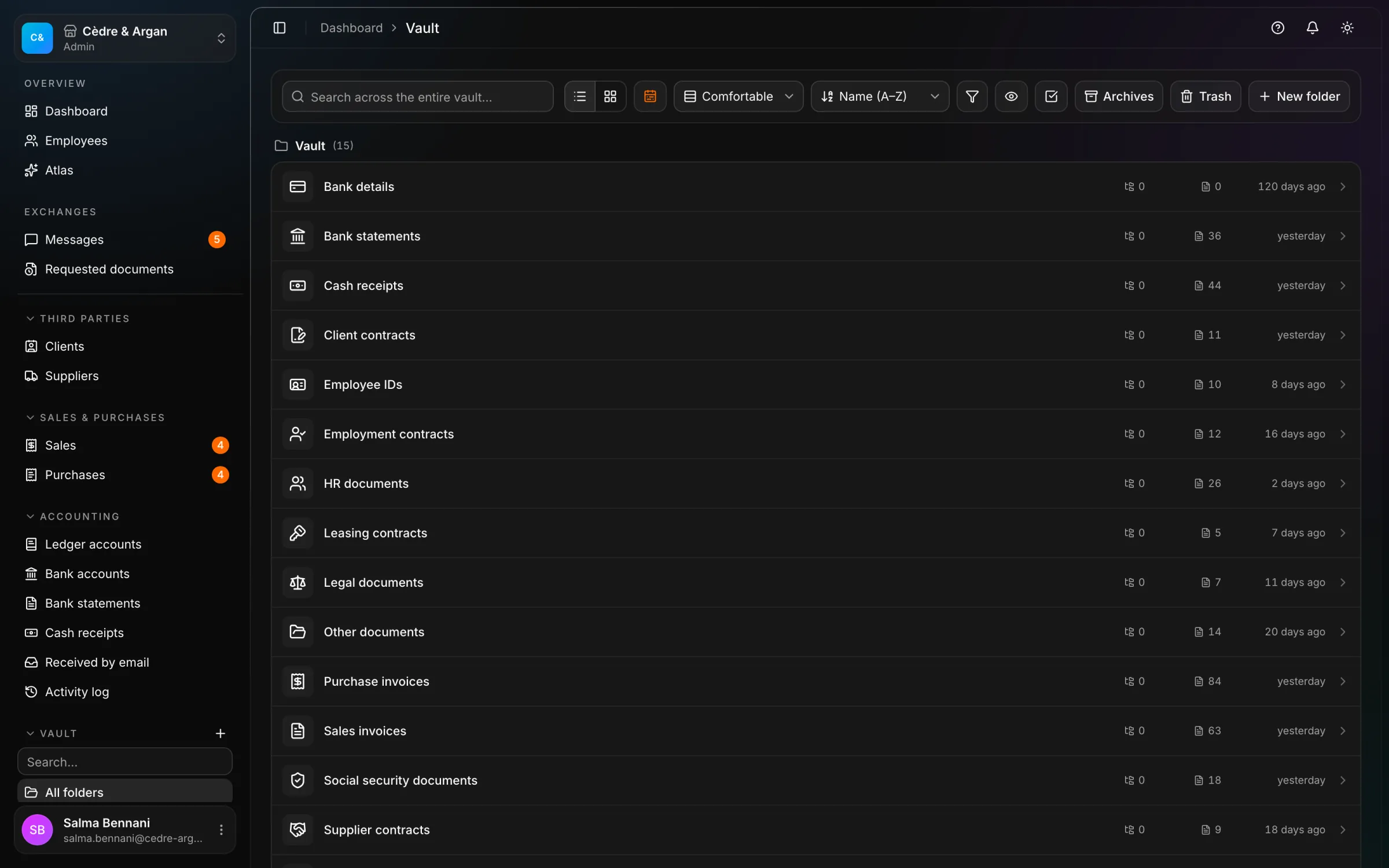 The React Box vault: Contracts, Tax documents, Purchase and Sales invoice folders, each with its document count and the date of its latest upload.