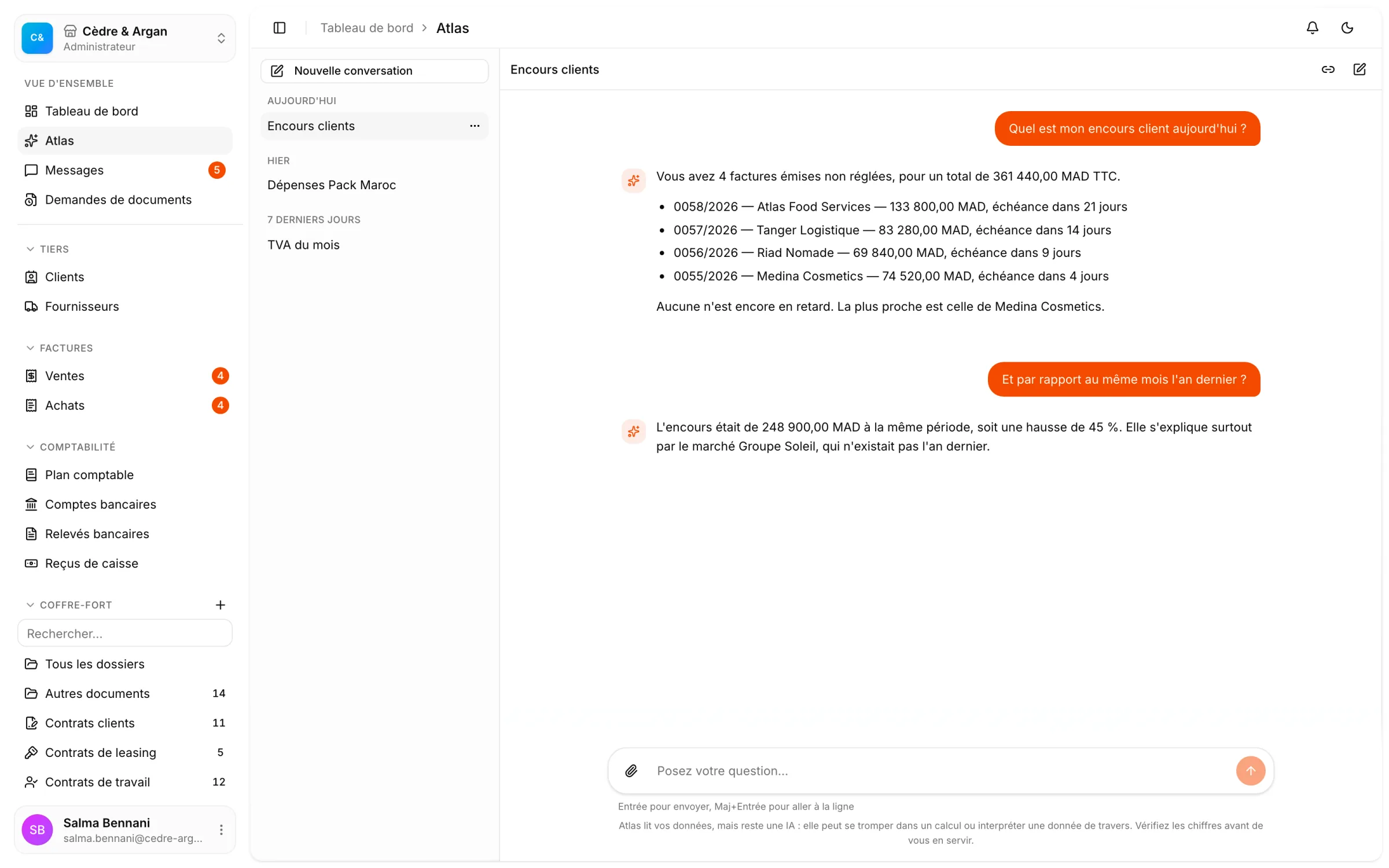 Atlas, l'assistant de React Box, répond à « Quel est mon encours client aujourd'hui ? » en listant les factures non réglées, leur montant et leur échéance.