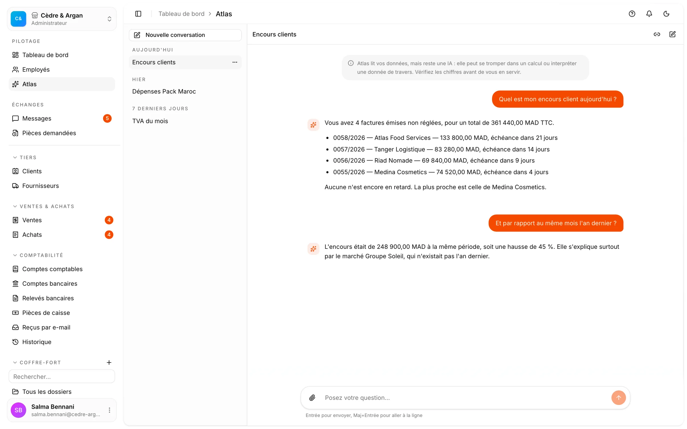 Atlas, l'assistant de React Box, répond à « Quel est mon encours client aujourd'hui ? » en listant les factures non réglées, leur montant et leur échéance.