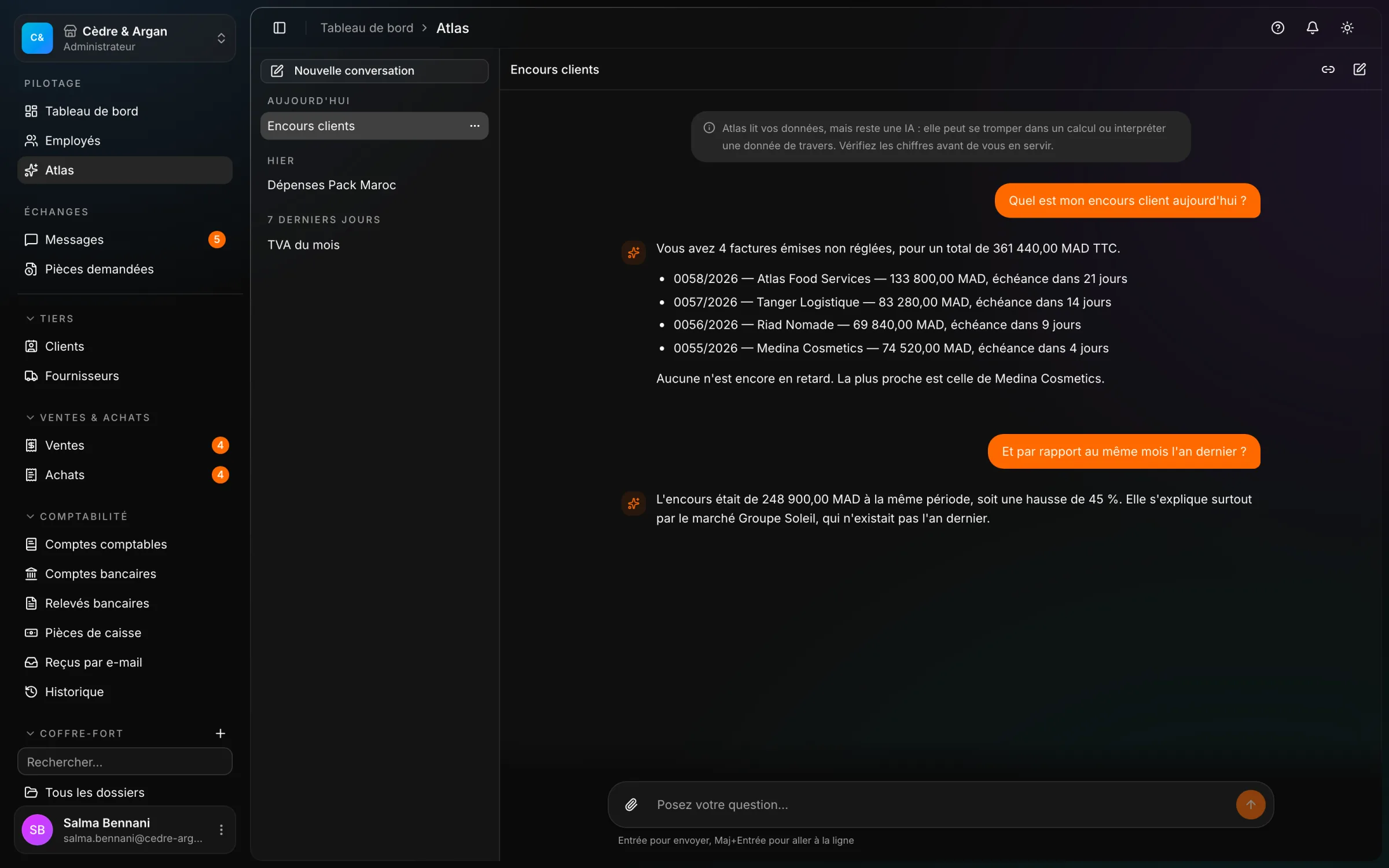 Atlas, l'assistant de React Box, répond à « Quel est mon encours client aujourd'hui ? » en listant les factures non réglées, leur montant et leur échéance.