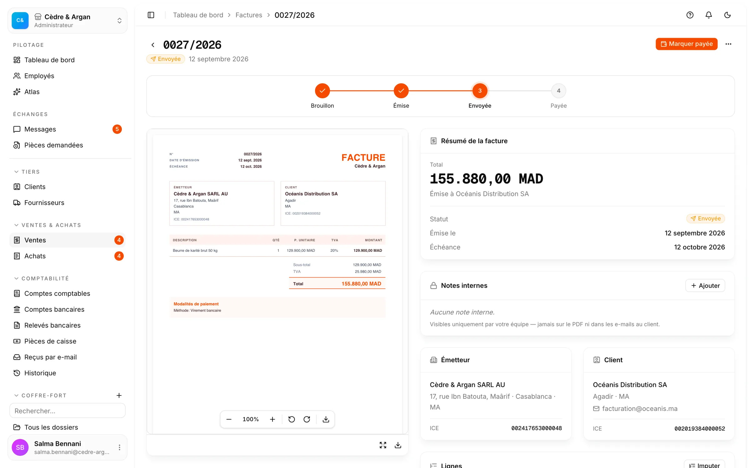 Le détail d'une facture de vente émise : son PDF, son cycle de vie brouillon → émise → envoyée → payée, et ses lignes avec leur compte comptable.